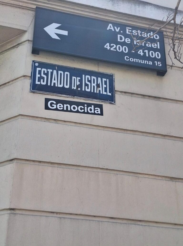 BS.AS.: Pintada antisionista a metros de Hacoaj, uno de los clubes sociodeportivos judios mas importantes de Argentina.