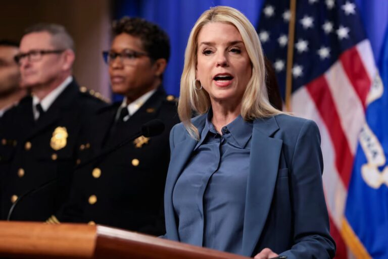 El FBI afirma haber frustrado un complot terrorista en California