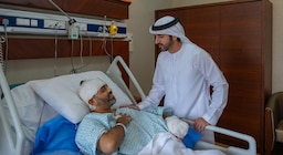 El viceprimer ministro emiratí visitó al piloto indio de Flydubai en el hospital: “Personifica los más altos grados de valentía”